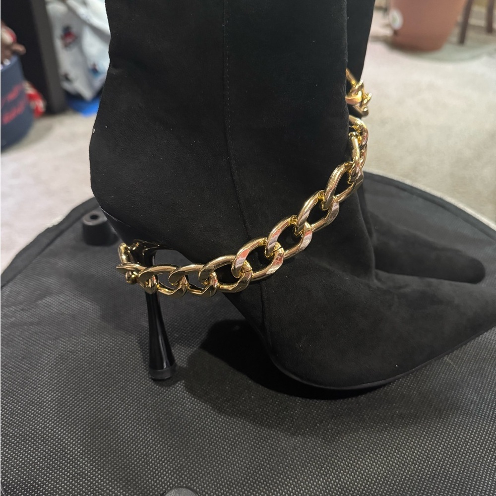 Chic Black and Gold Heeled Boots with Chunky Chain - Picture 4 of 13